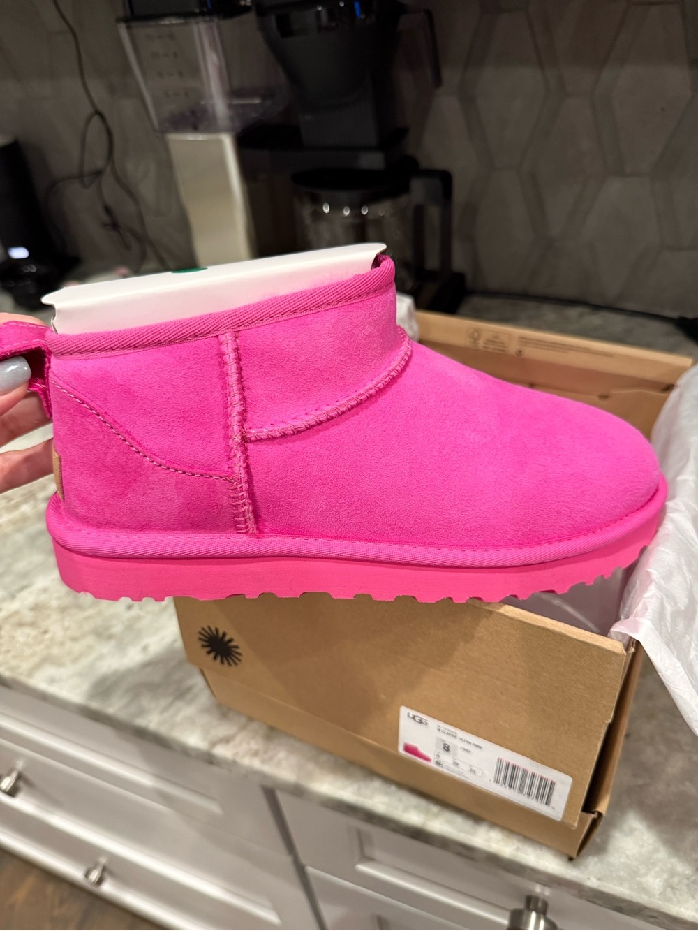 UGG Classic Ultra Mini Boot in Dark Peony Size 8 Women’s - Picture 2 of 7